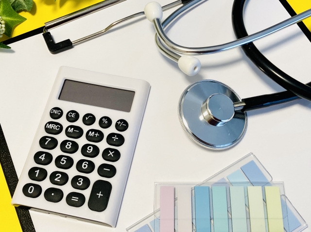 クラウドカルテにかかるランニングコストの目安を解説